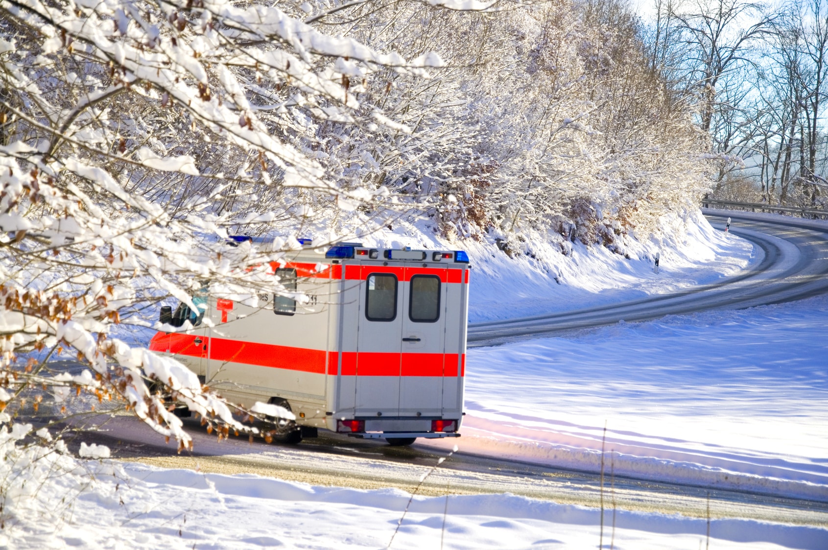 Ein Rettungswagen im Winter
