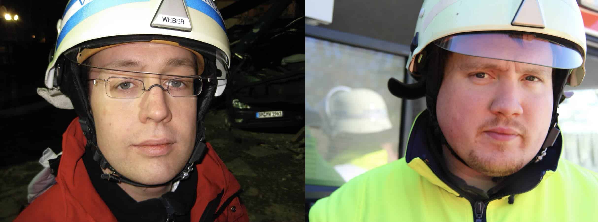 Zweiteiliges Bild mit zwei Nahaufnahmen von Feuerwehrkräften in Schutzkleidung und Helmen. Links ein Mann mit Brille, roter Jacke und Namensschild „Weber“, aufgenommen bei Nacht. Rechts ein Mann in neongelber Jacke mit Visierhelm, fotografiert bei Tageslicht. Beide blicken direkt in die Kamera. Der Hintergrund zeigt Einsatzumgebungen mit Fahrzeugen bzw. Ausrüstung.